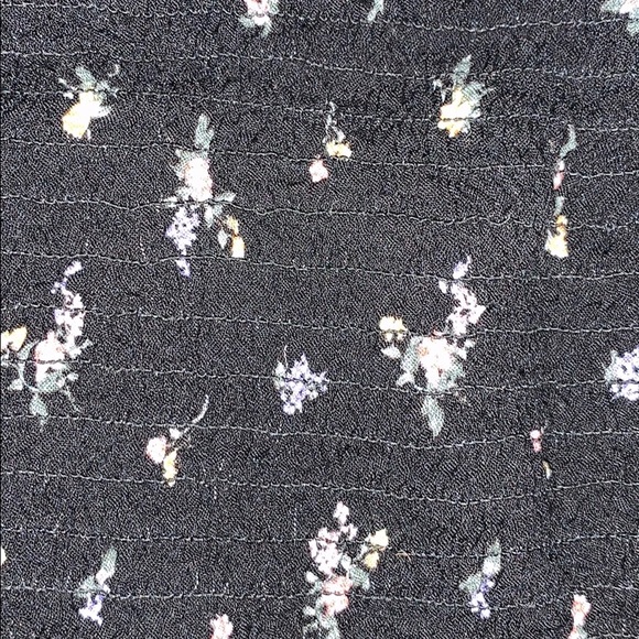 Forever 21 scrunch crop top. Looks brand new! 💫 - Picture 3 of 3